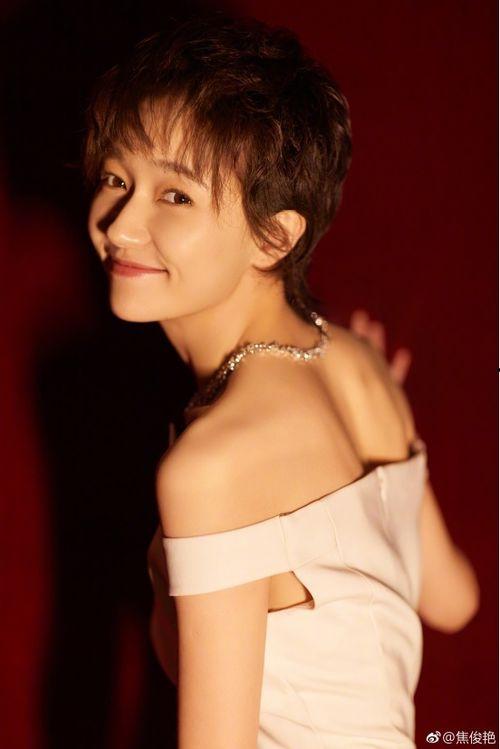 娱乐吃瓜焦俊艳,从吃瓜群众到焦点人物,娱乐圈的蜕变之路